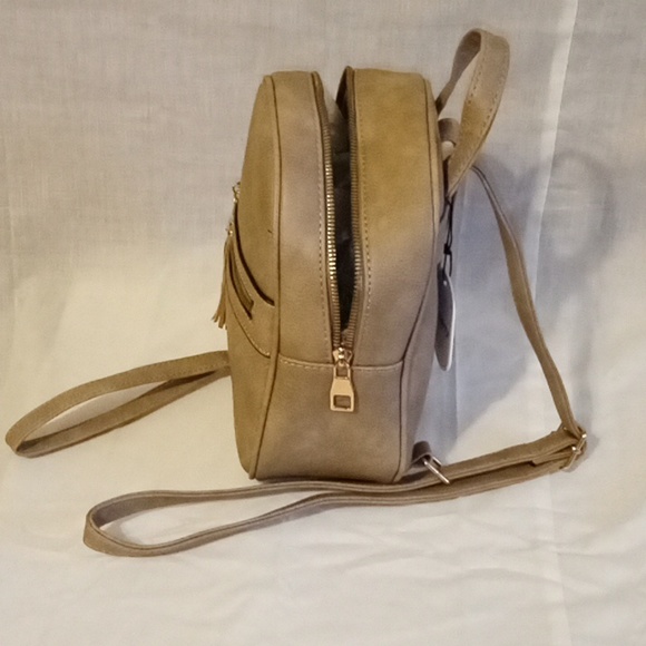 Backpack - Picture 3 of 3